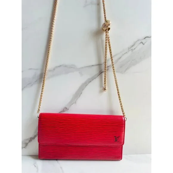 SALE! Louis Vuitton International Epi Wallet on chain ❤️ - Picture 4 of 16
